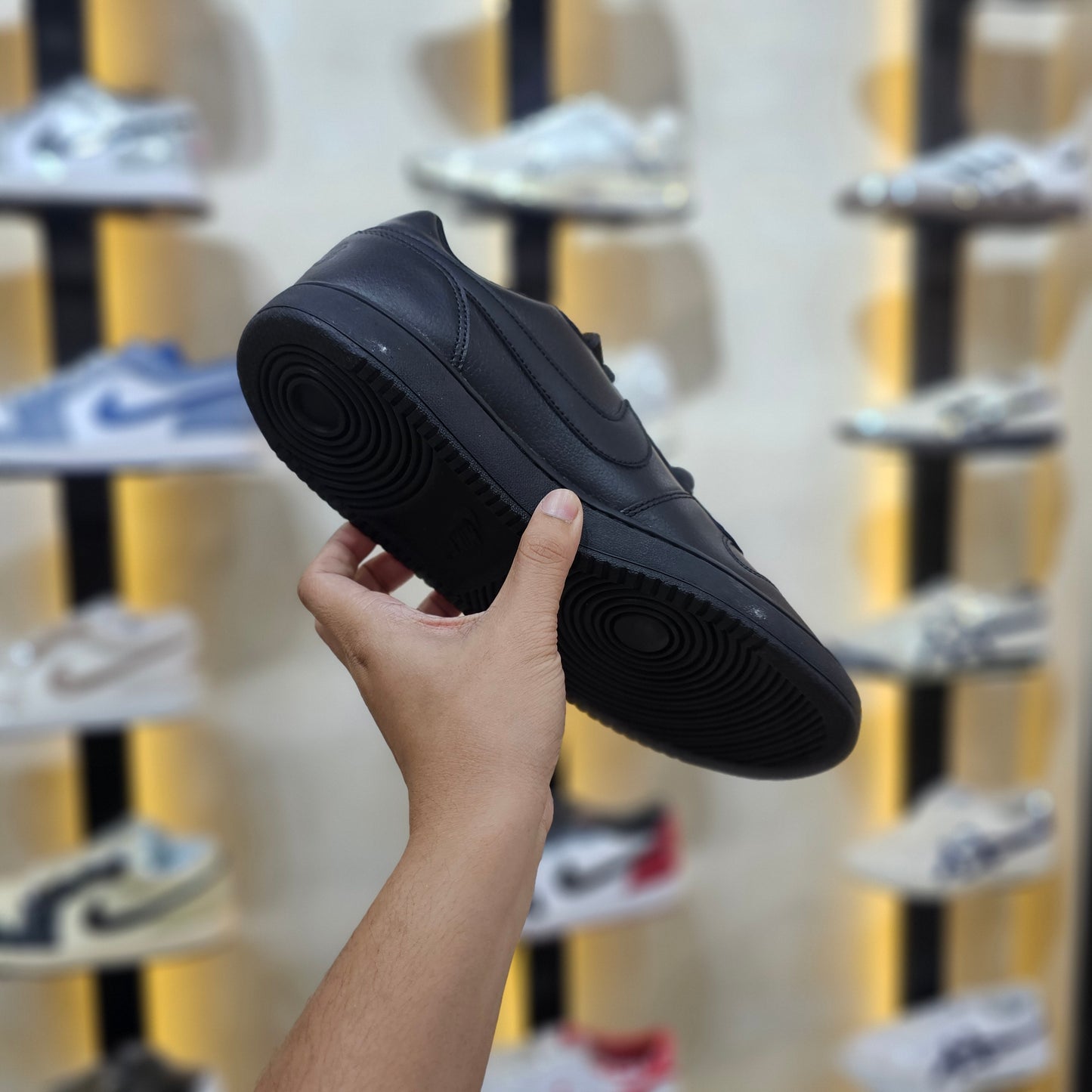 Ebernon Low Triple Black
