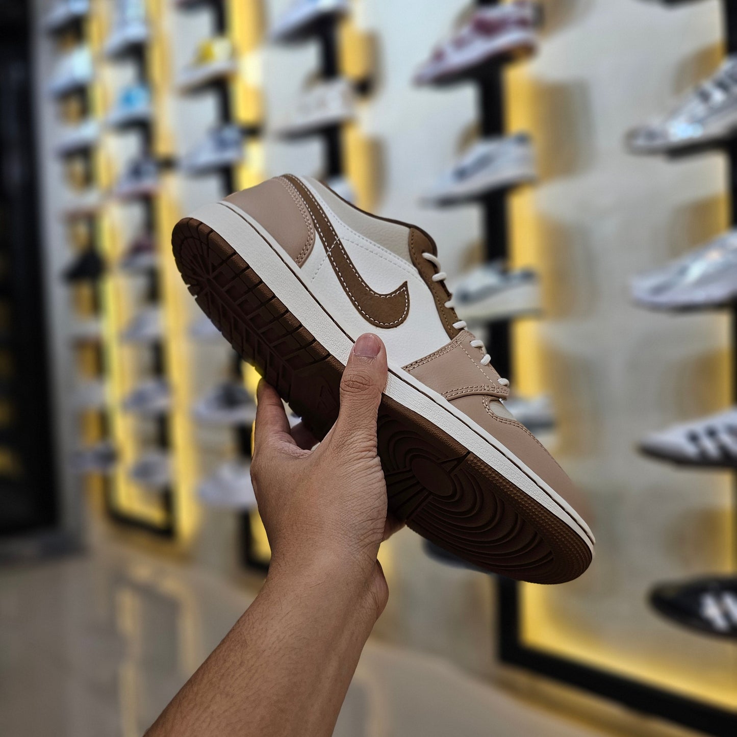 J1 Low British Tan