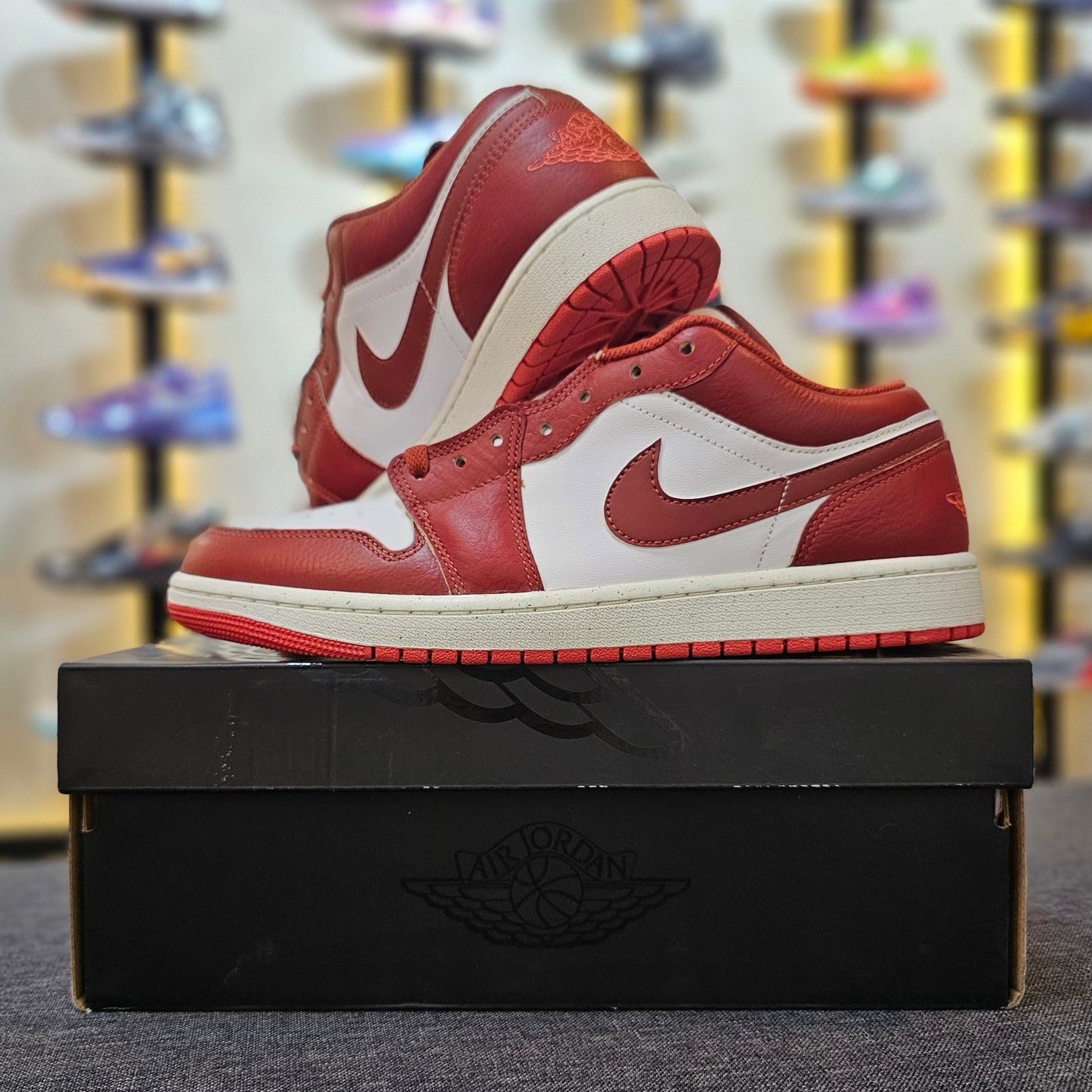 J1 Low Dune Red