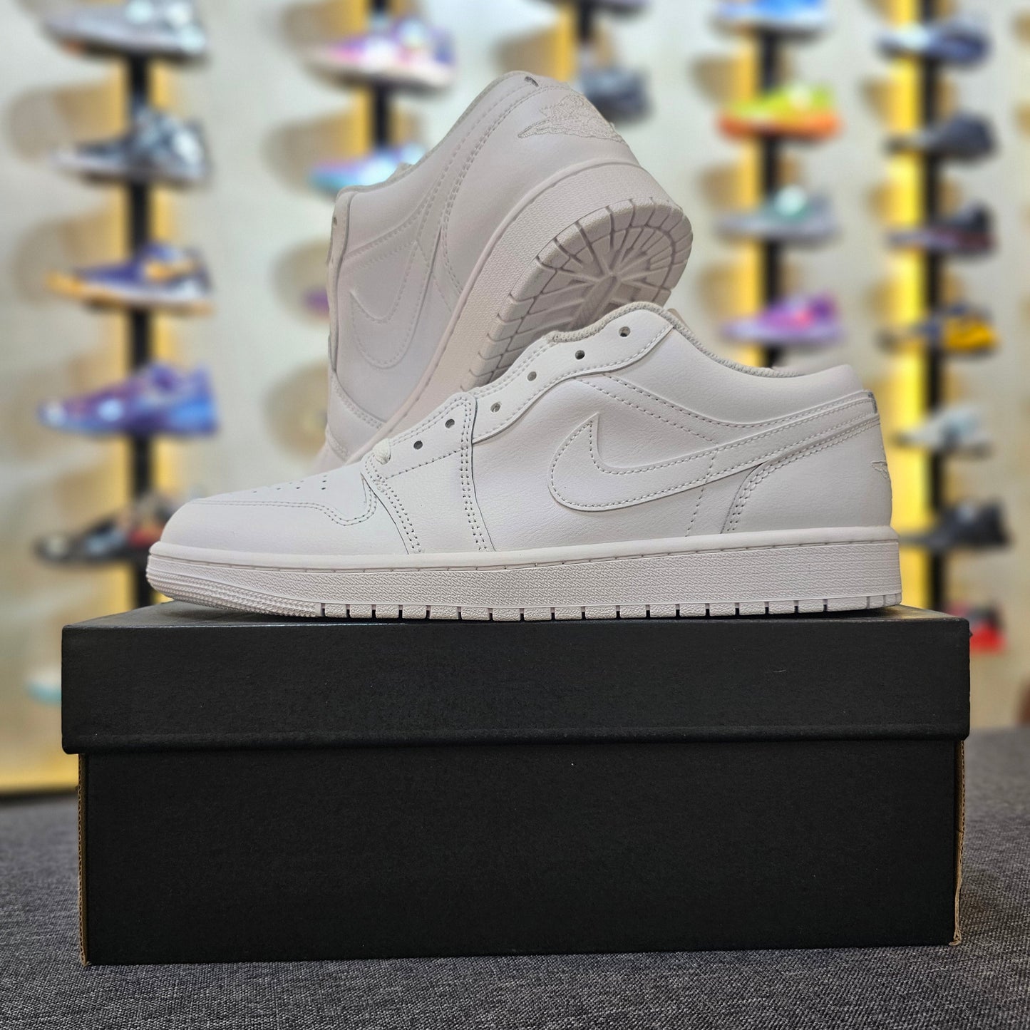 J1 Low Triple White Mens