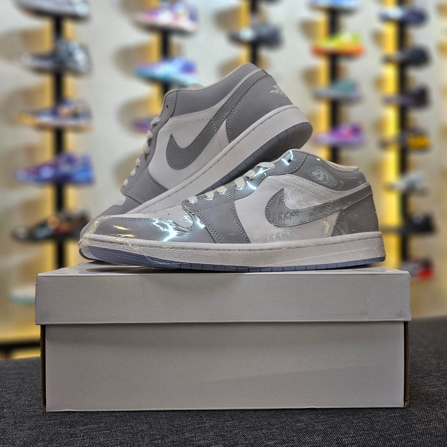 J1 Low Wolf Grey