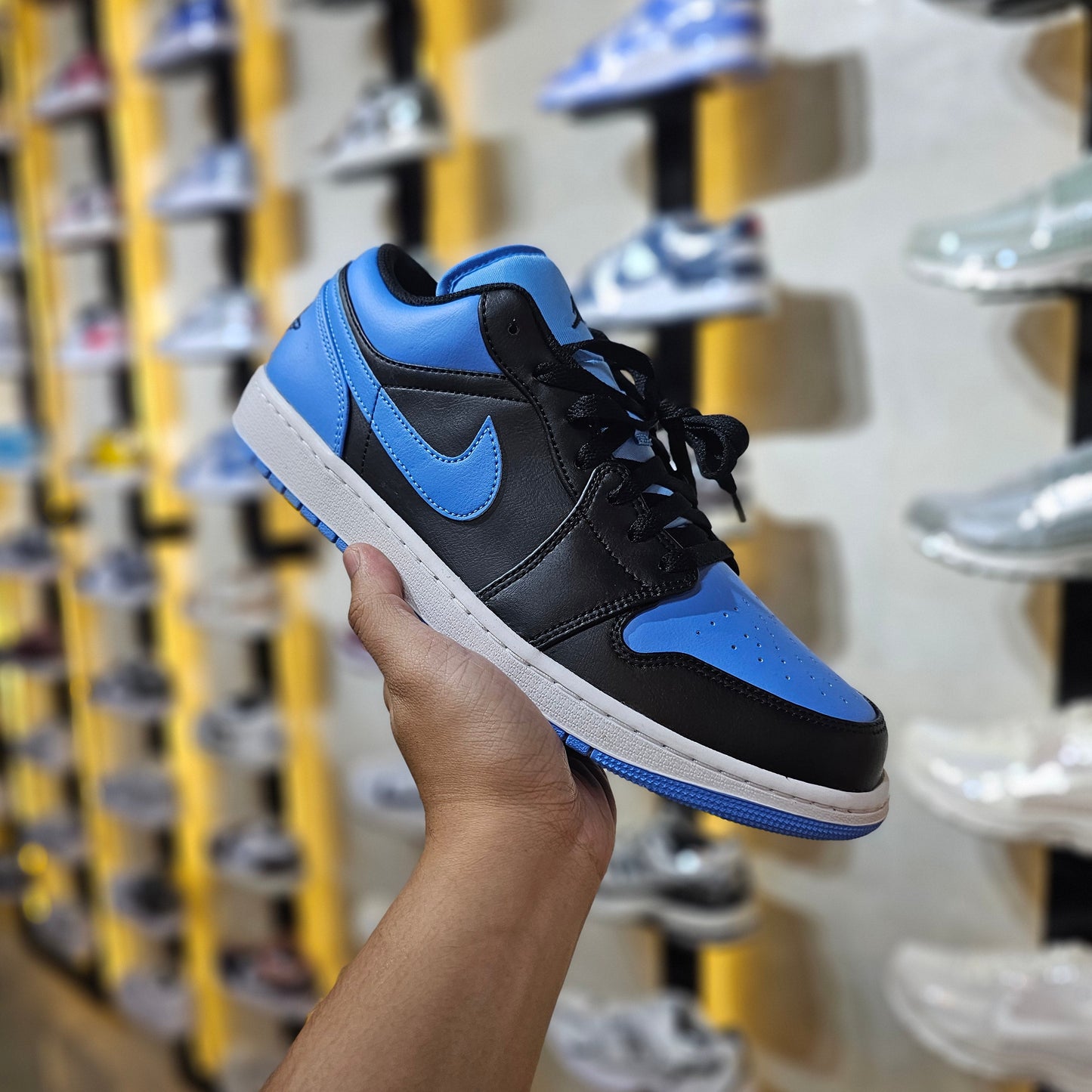 J1 Low UNC Black