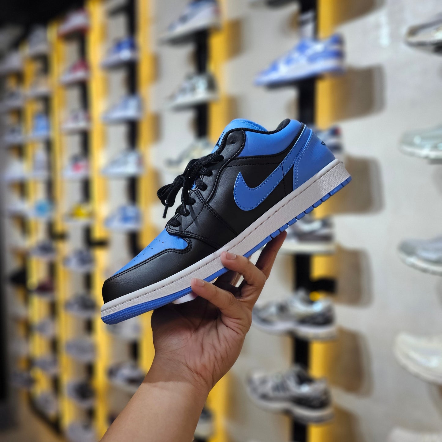 J1 Low UNC Black