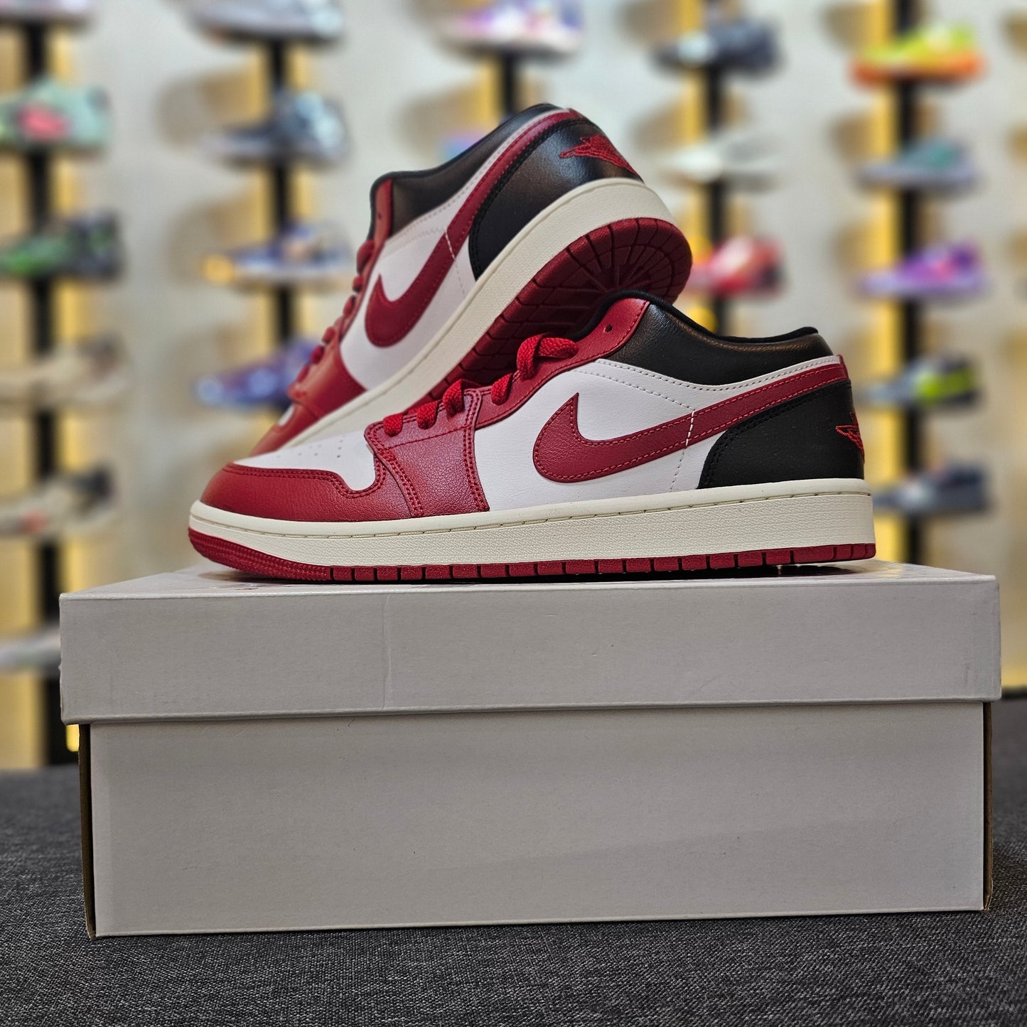 J1 Low Reverse Black Toe