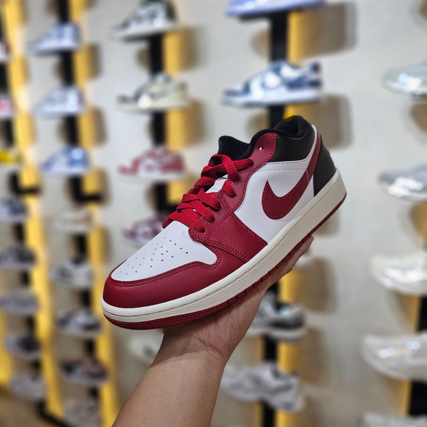 J1 Low Reverse Black Toe