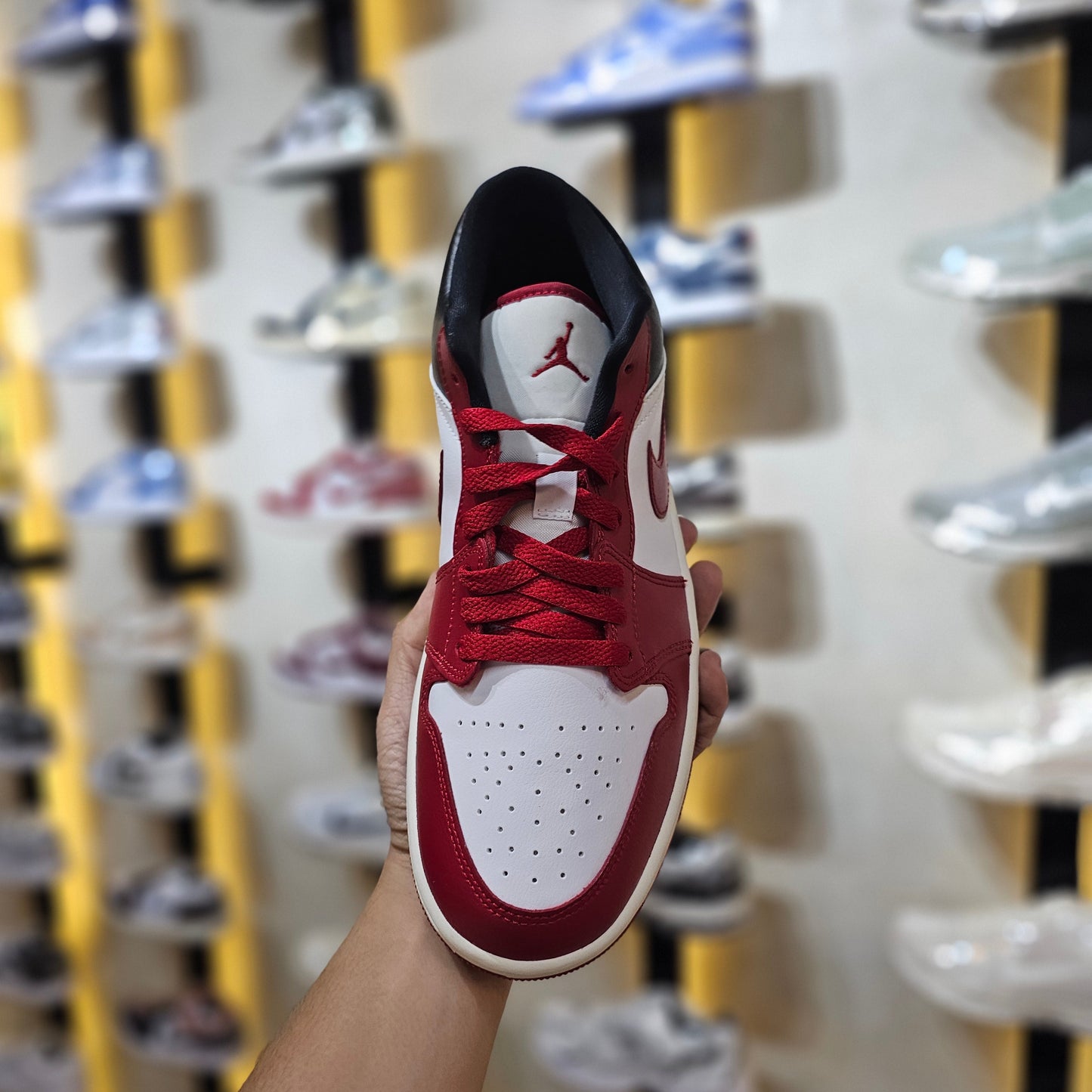 J1 Low Reverse Black Toe