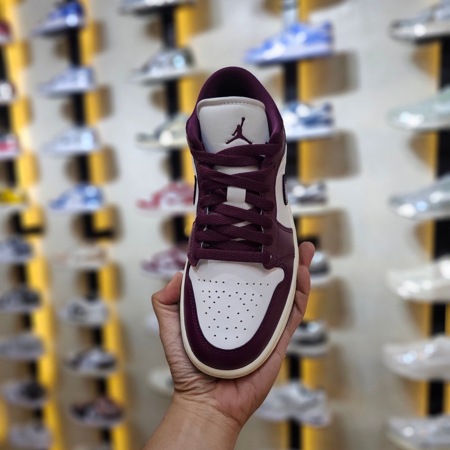 J1 Low Bordeaux Wmns