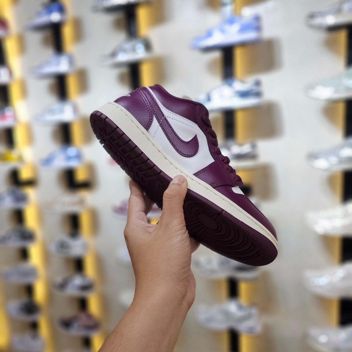 J1 Low Bordeaux Wmns