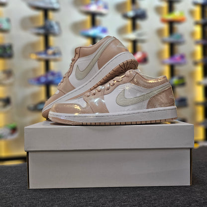 J1 Low Particle Beige Wmns