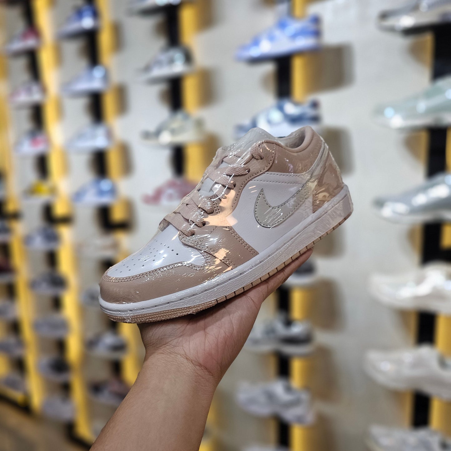 J1 Low Particle Beige Wmns