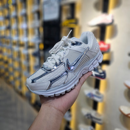 Vomero 5 Chrome Toe