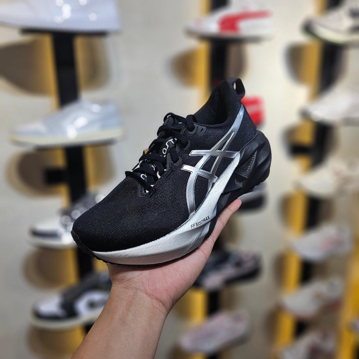 Novablast 5 Platinum Black