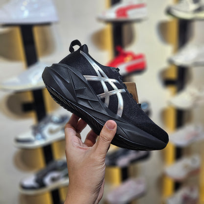 Novablast 5 Platinum Black