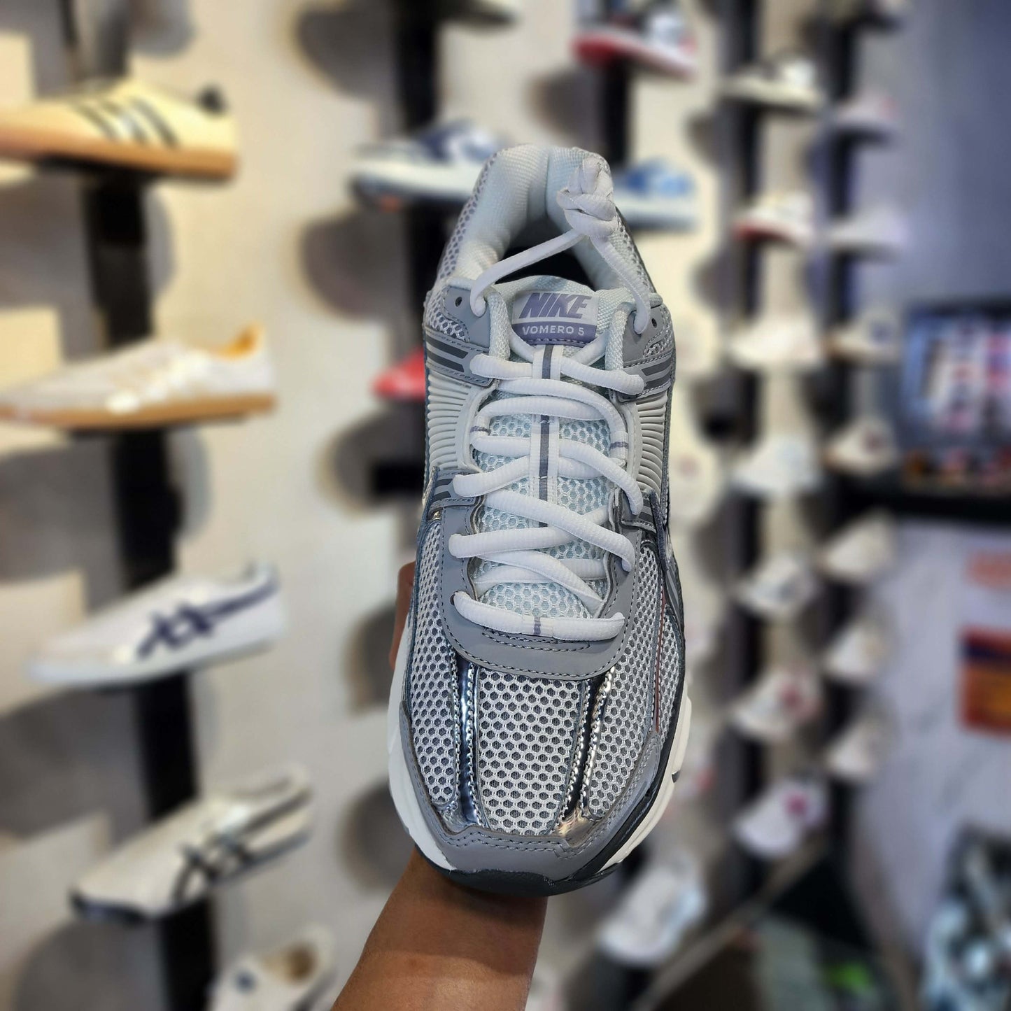 Vomero 5 Metallic Silver