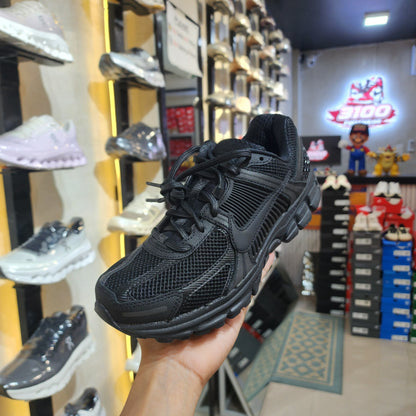 Vomero 5 Triple Black