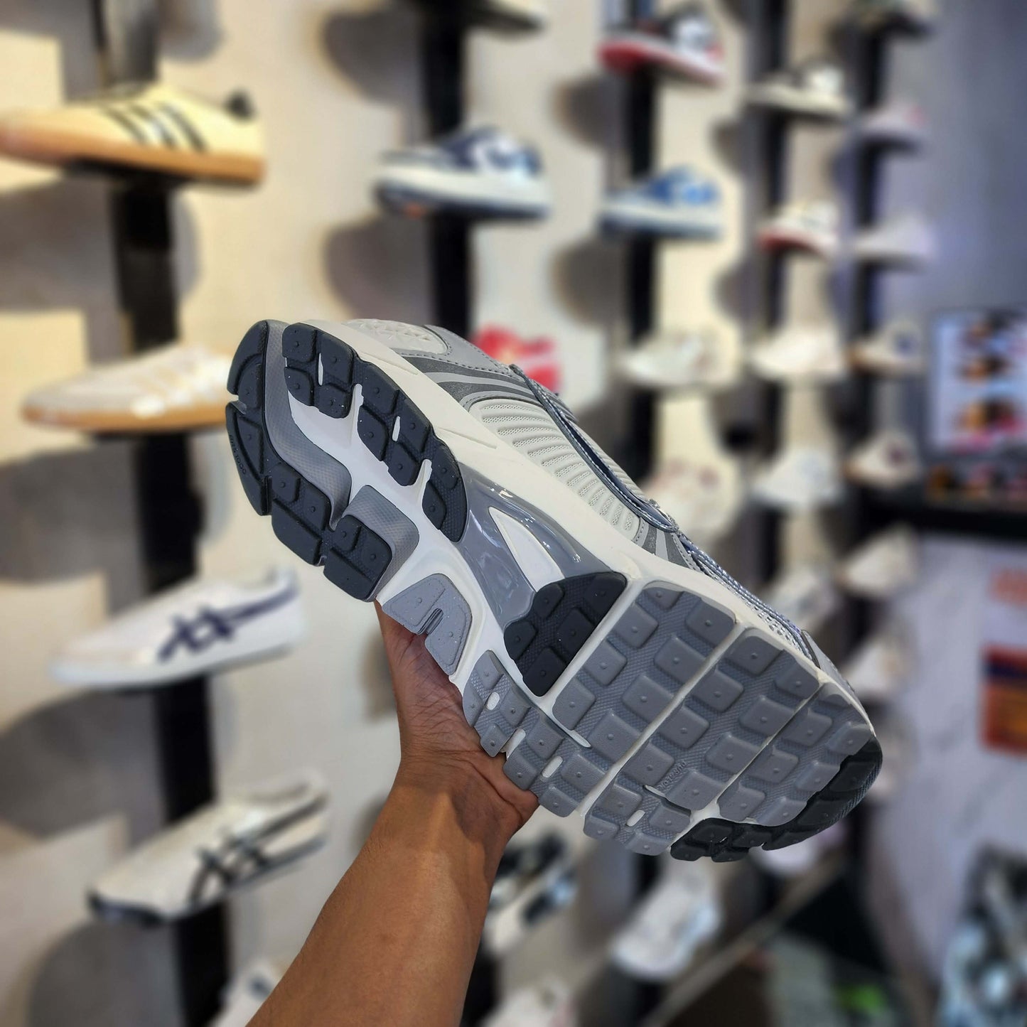 Vomero 5 Metallic Silver
