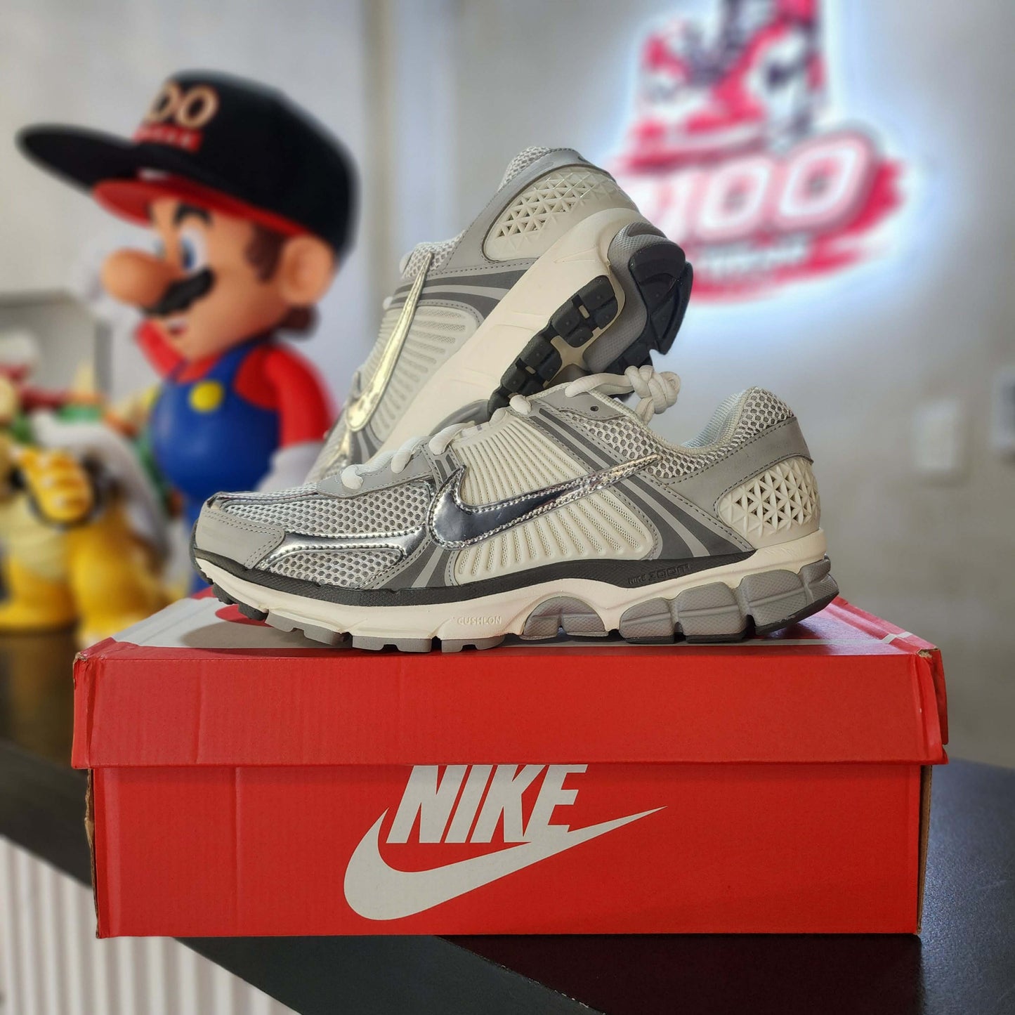 Vomero 5 Metallic Silver