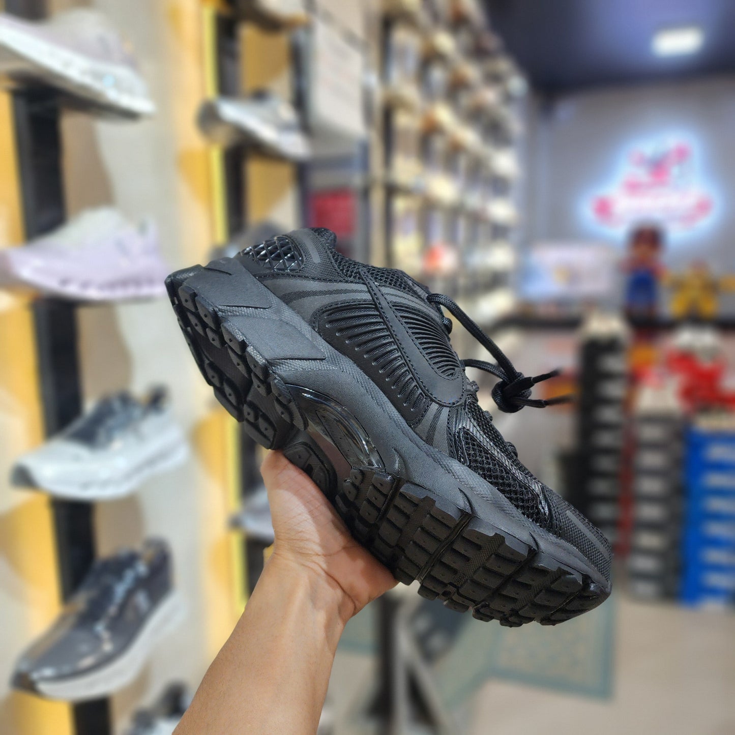 Vomero 5 Triple Black